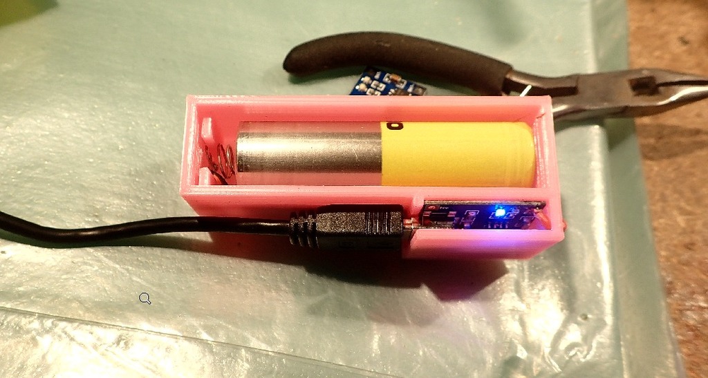USB powered li-Ion charger for 18650 battery