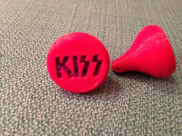 KISS kiss pendant