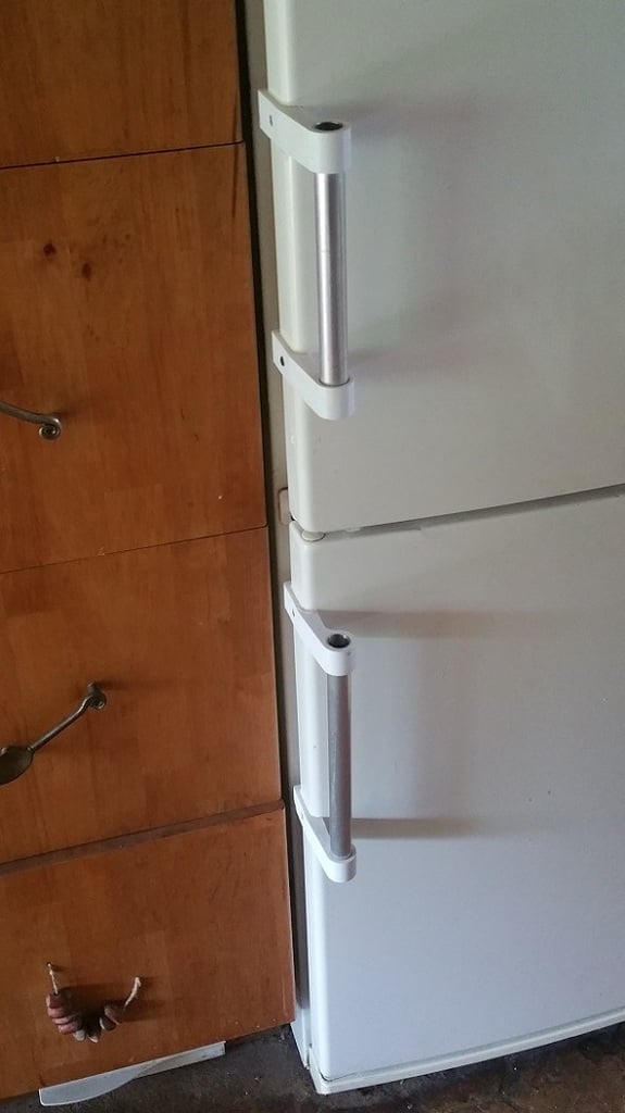 Liebherr fridge door handle replacement
