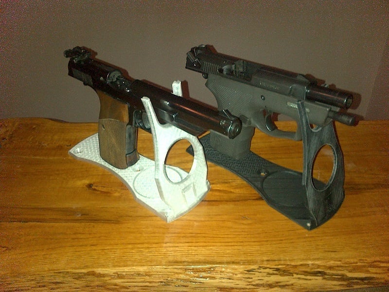 Foldable gun stand