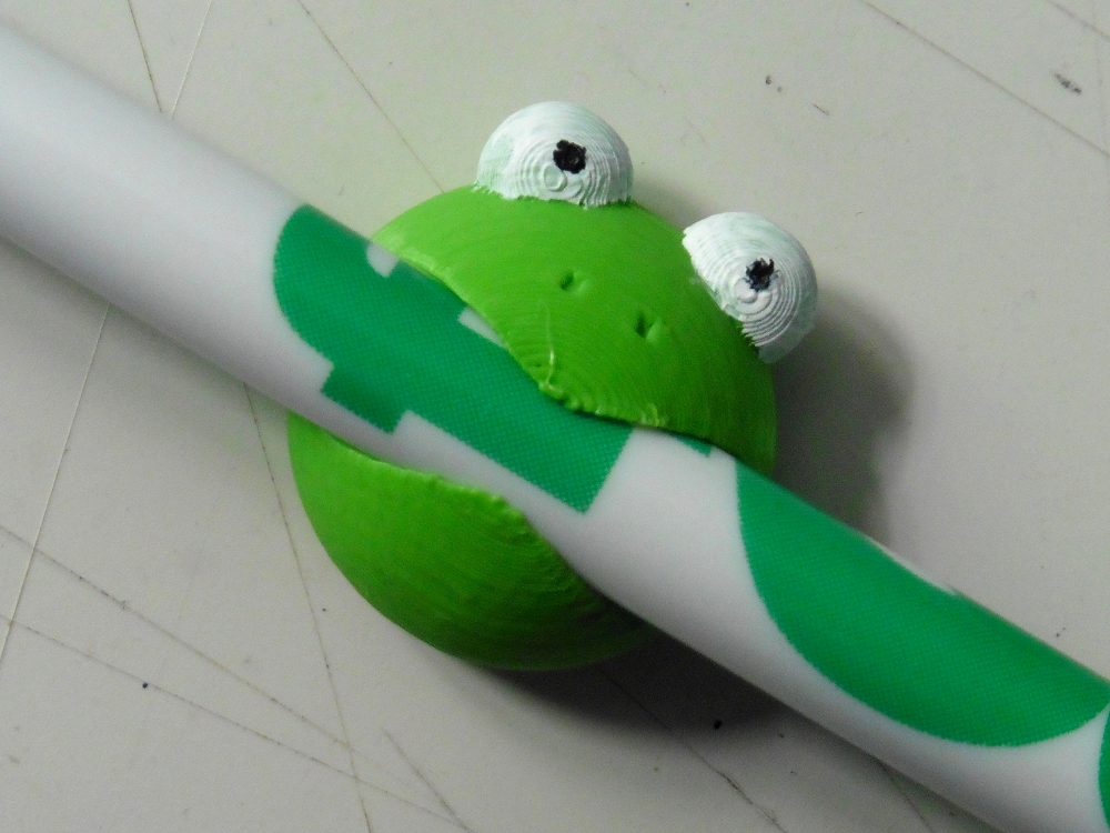 Frog magnetic pen holder
