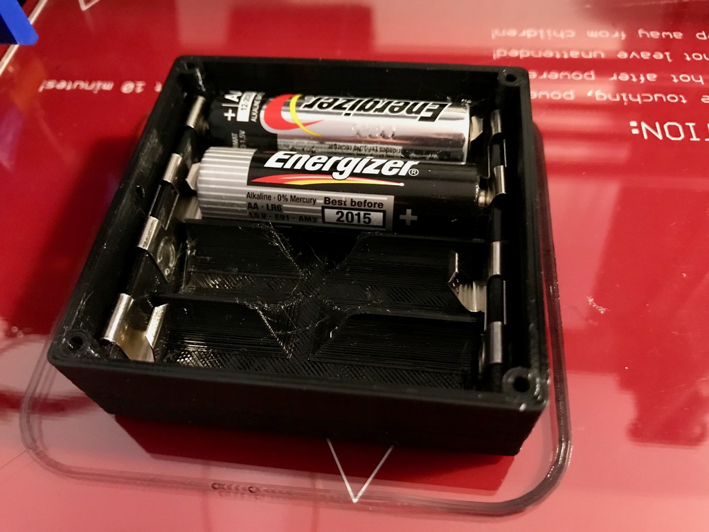 Batterybox for 4AA batteries with cover