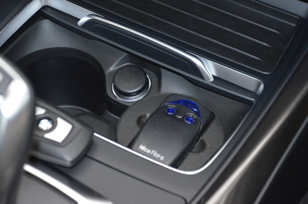 Car case controller holder