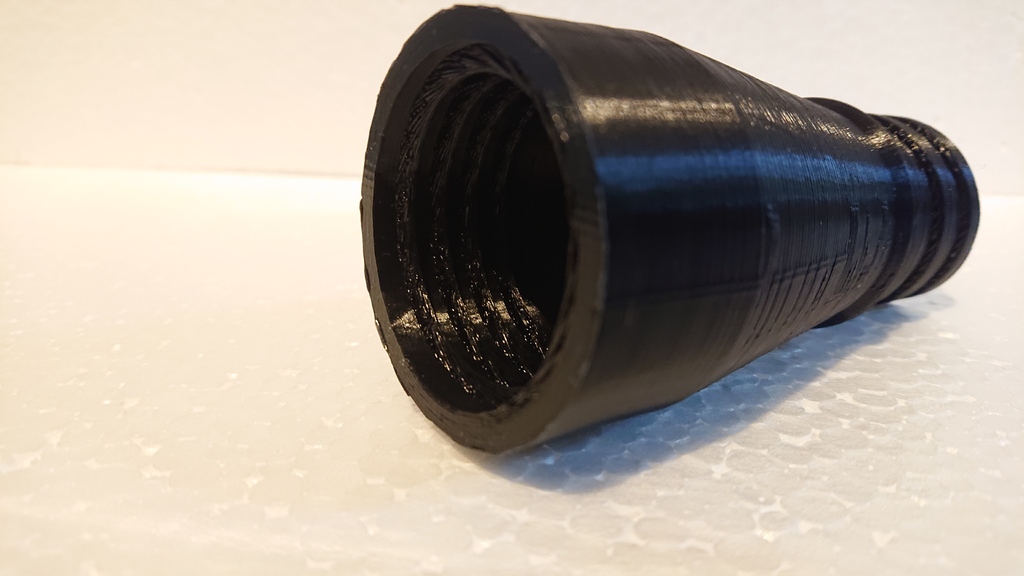 Threaded cyclone insert for 32mm hose