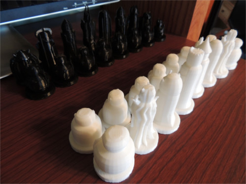 Lord of the Rings Chess Set (Solid Pieces)
