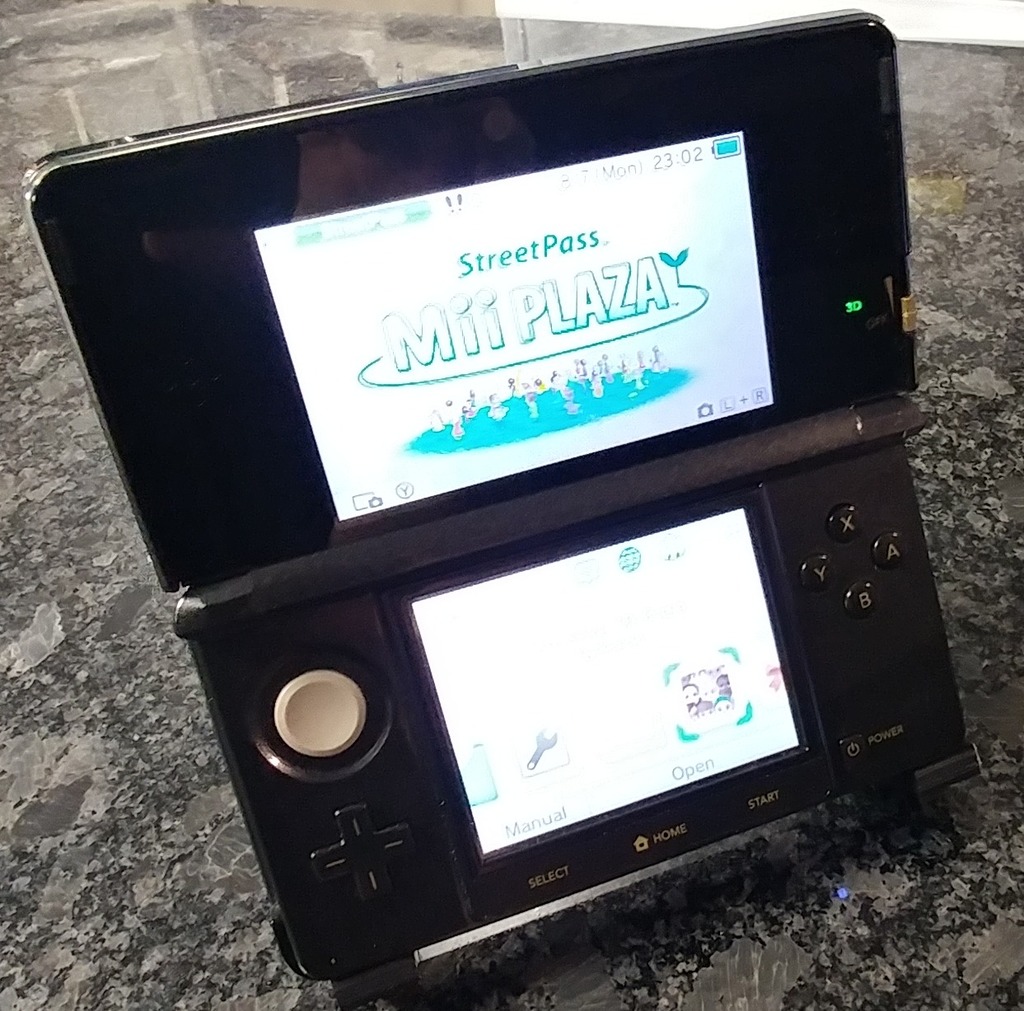 Display Stand - 3DS with Charging Cradle