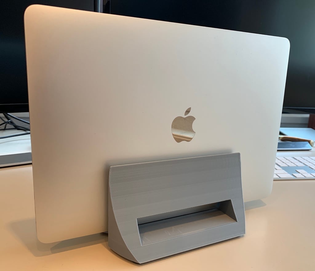 MacBook Pro 2018 13" Vertical Stand