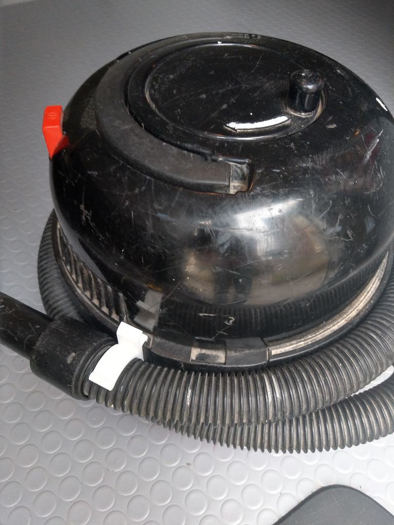 Numatic henry vacuum hose clip