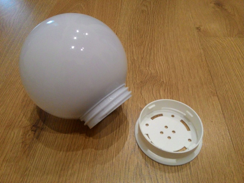 Light diffuser holder