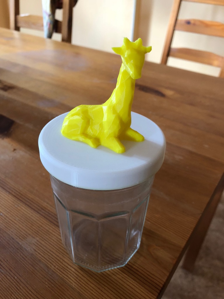 Low Poly Giraffe on Jam Jar Lid