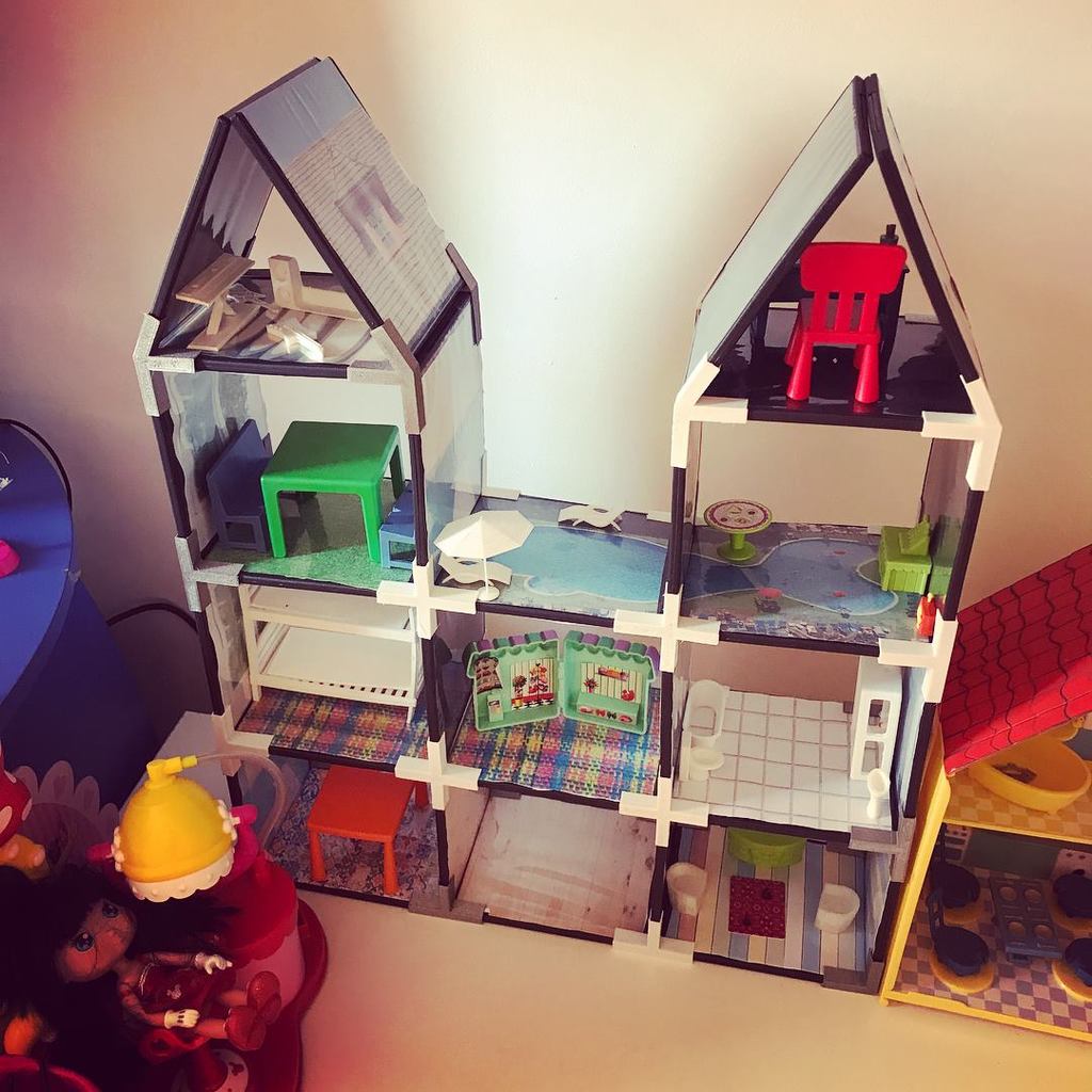 Recycled cd cases slim Doll House