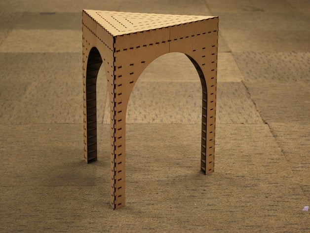 Triangle stool(f.Labo)