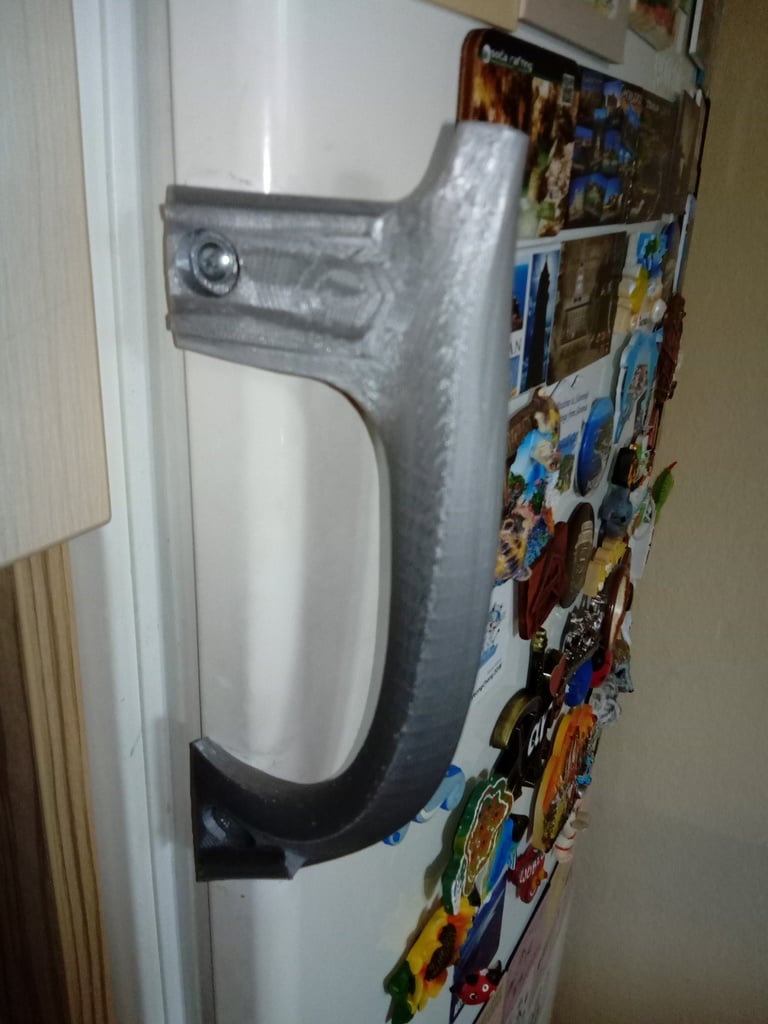 Refrigerator handle