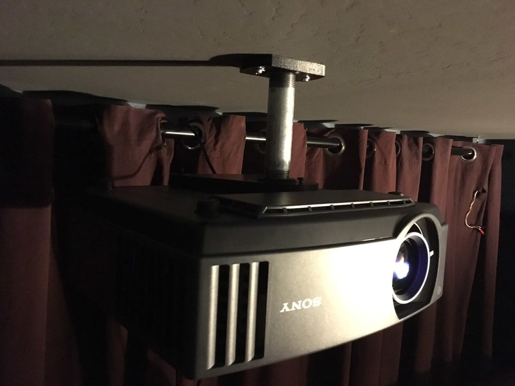Projector ceiling mount