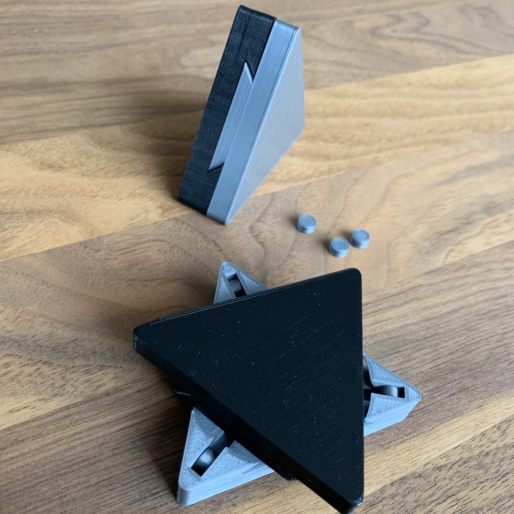 Spin-unlocked Dovetail Triangle