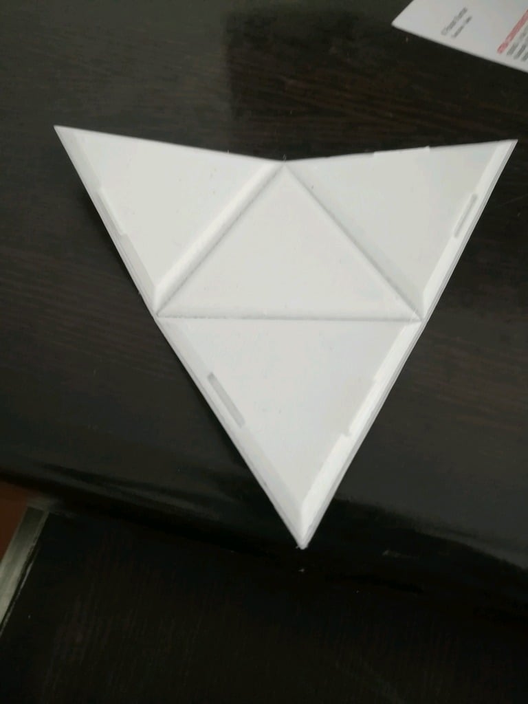 Foldable 3D printable 3 sided pyramid with internal locks
