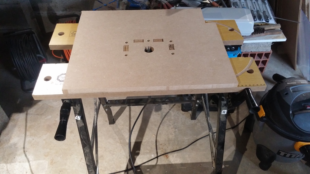 Dremel 300 cheap router table (dxf for CNC)