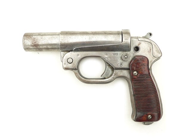 LP 42 flare pistol 26.65 mm Grips...