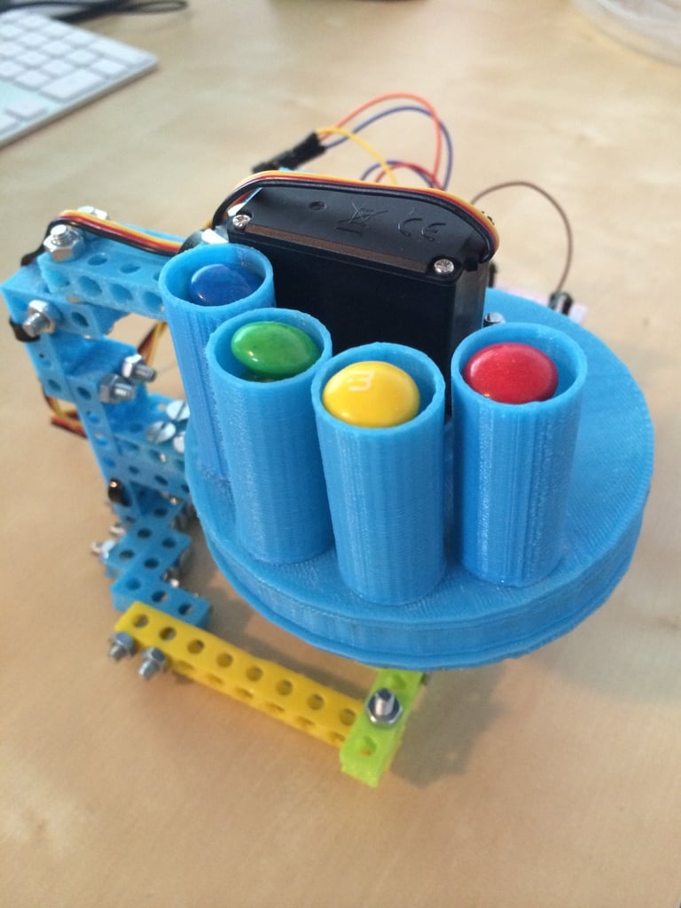 Automatic pill dispenser