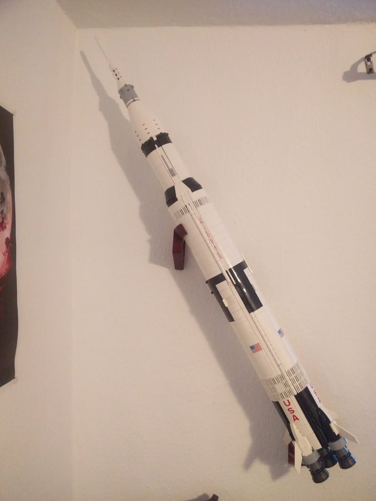 Wall mount for LEGO® NASA Apollo Saturn V steeper (remix)