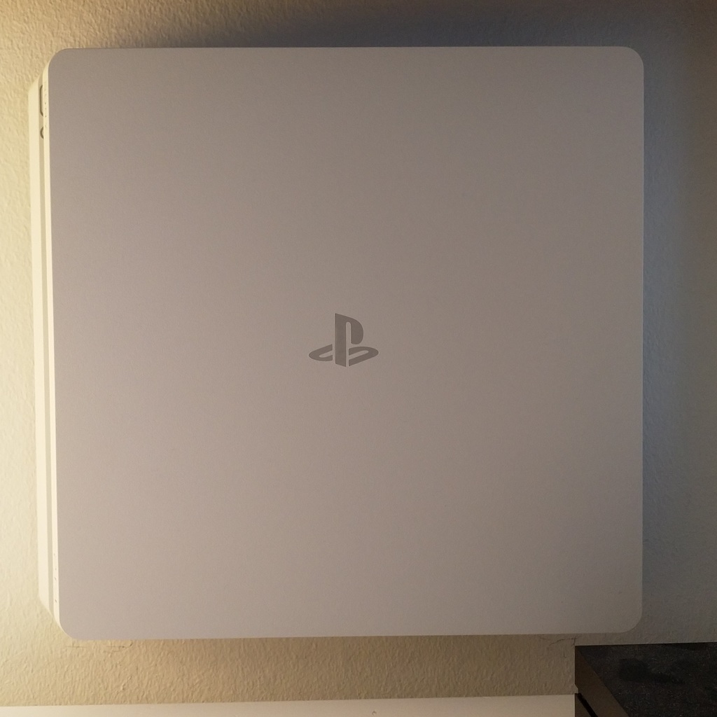 PlayStation 4 Slim Mount Compact