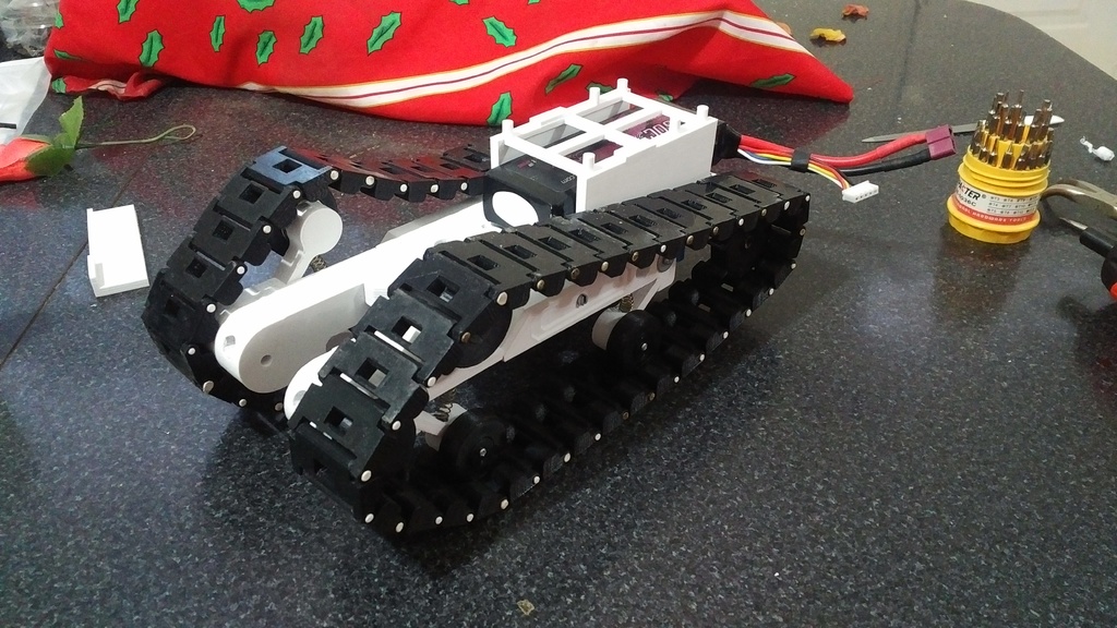 Servo driven tracked rover w/suspensions (Remixed)