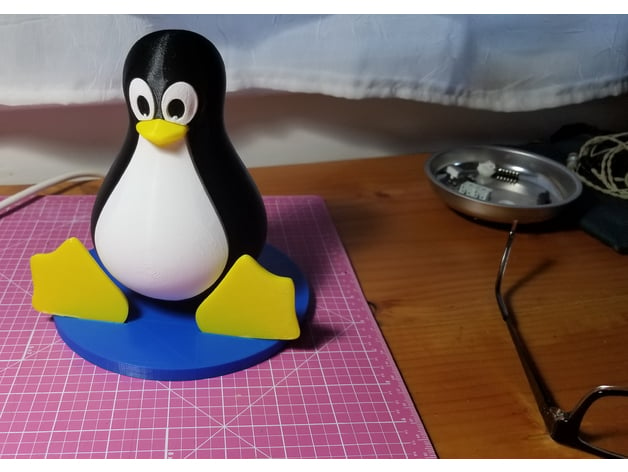 Tux linux penguin