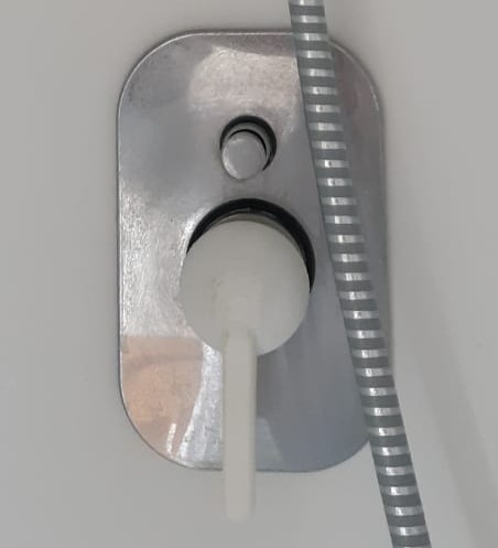 Shower handle for water adjustement
