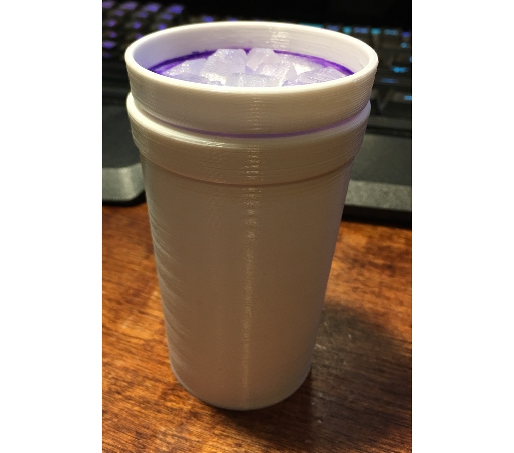 Lean cup with ice and threaded lid