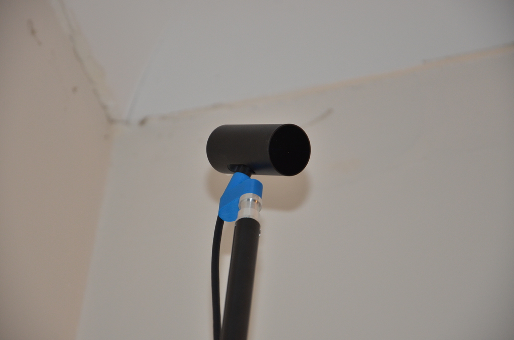 Angled adaptor for Oculus Rift sensor camera