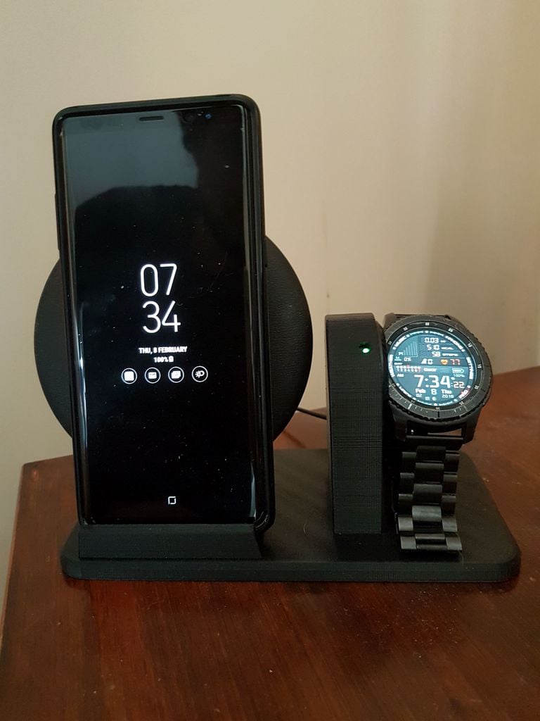 Samsung Galaxy Note 8 and Gear S3 Wireless Charging Stand
