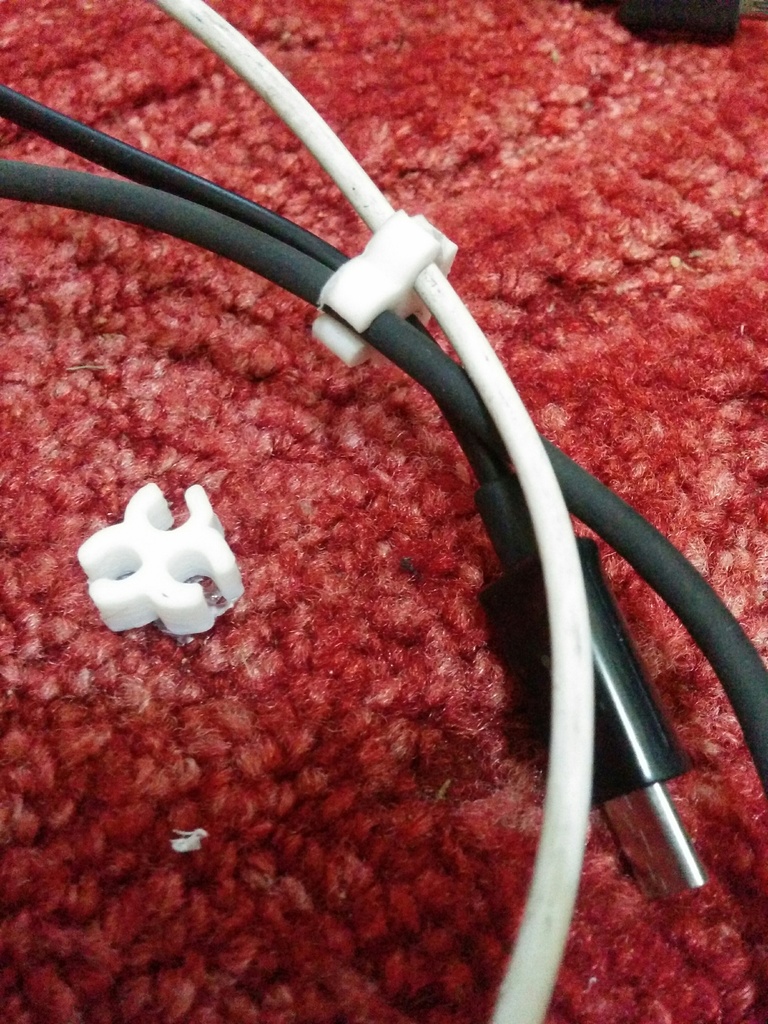 Mini usb cable clip