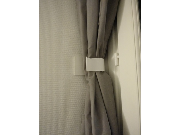 Curtain holder