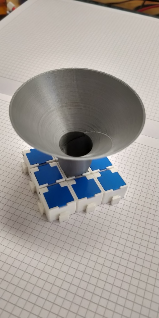 Funnel to fill SMT / SMD containers