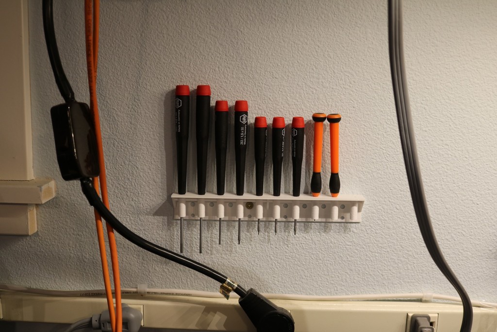 Small screwdriver holder for 10 screwdrivers