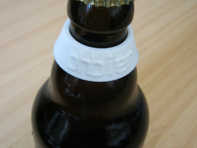 Bottle clip name tags for DIN 6199 beer bottles