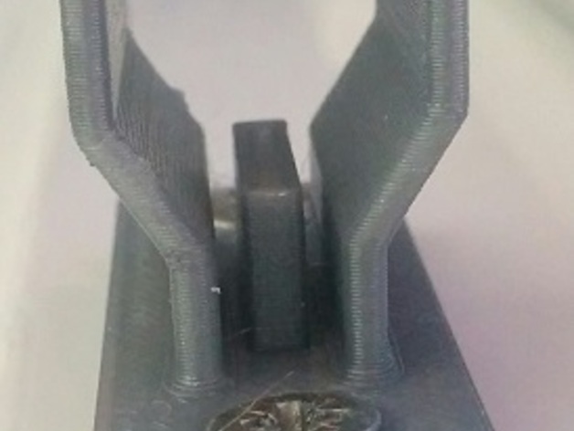 Roller shutter handle clip