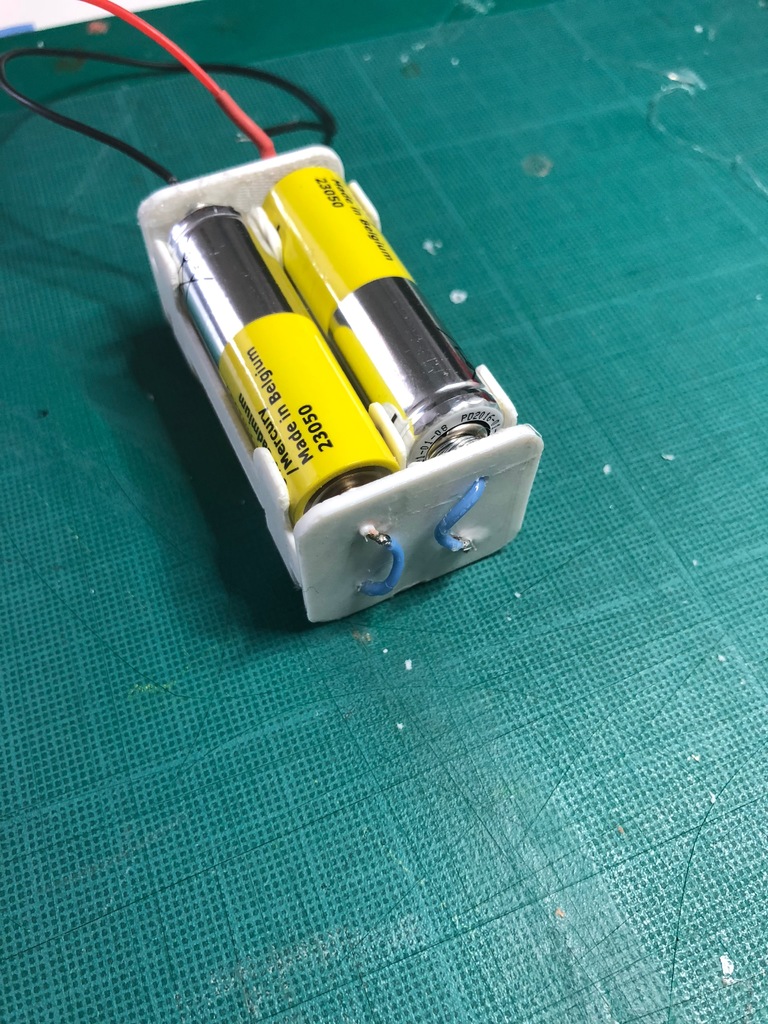 4x AA battery holder / case