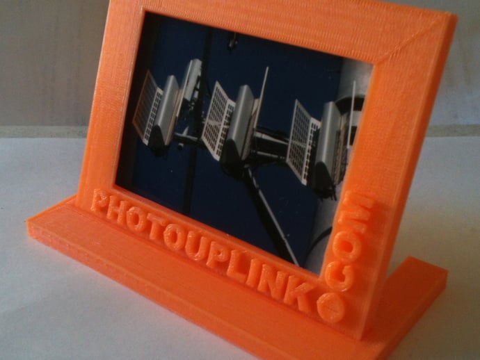 PhotoUpLink.com 3d printed picture frame 1 with stand