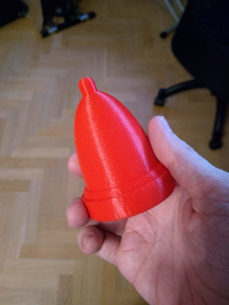 Menstrual cup - rigid and ajusted box !