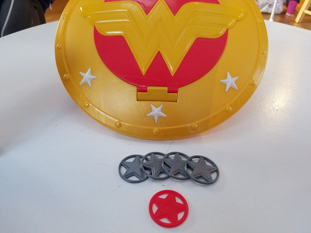 Wonder Woman Shield - Disc Shooter