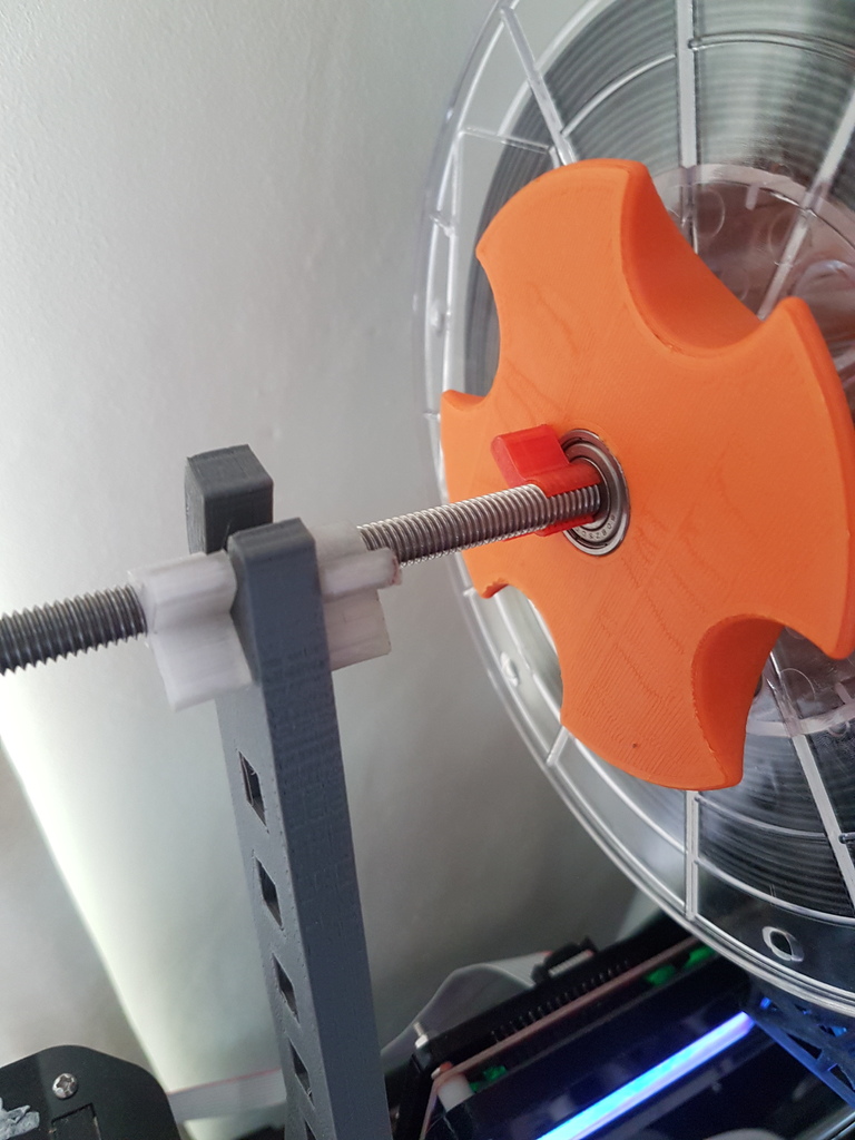 Quick change filament spool clips