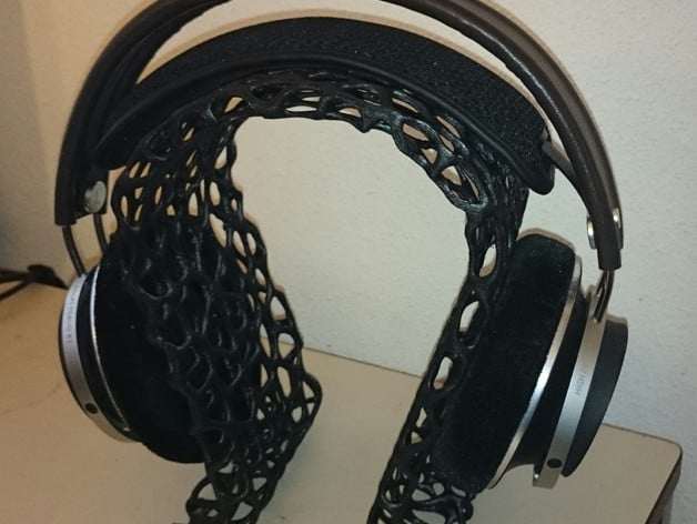 Omega Headphone stand - Voronoi style