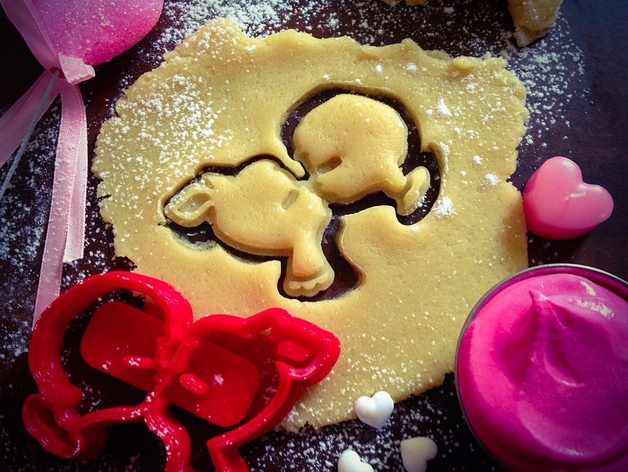Kids Kissing Cookie Cutter (Valentine's Day Collection)