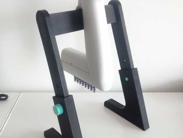 Height adjustable pipette stand