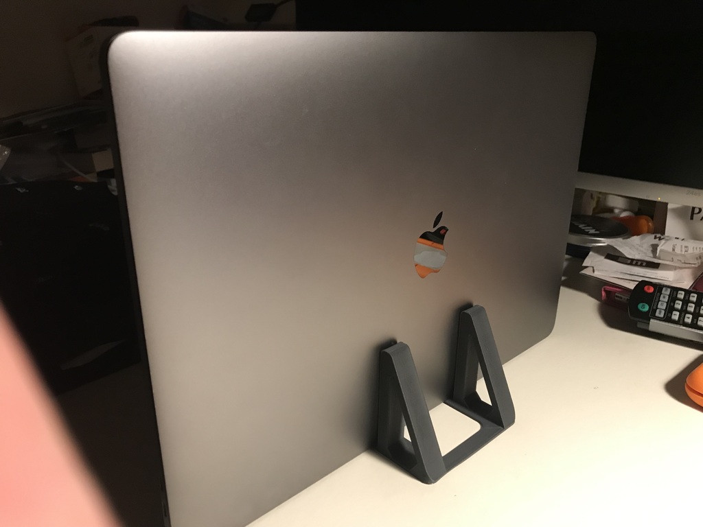Macbook Pro Stand (Clamshell mode)