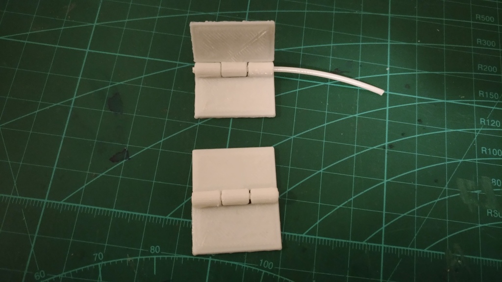 Simple hinge for kids projects