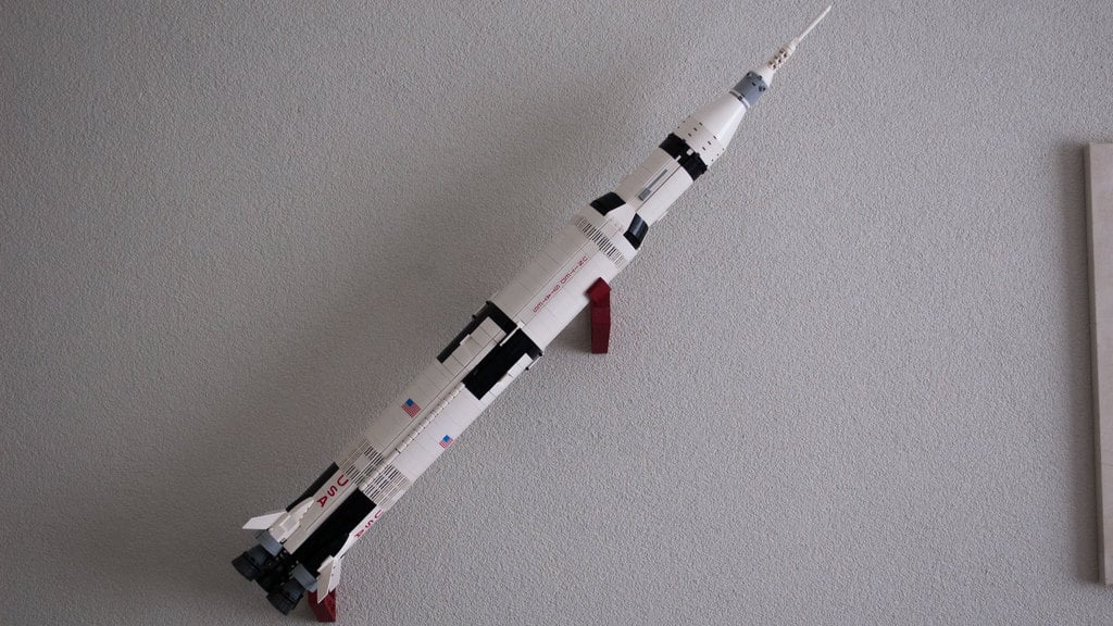 Wall mount for LEGO® NASA Apollo Saturn V
