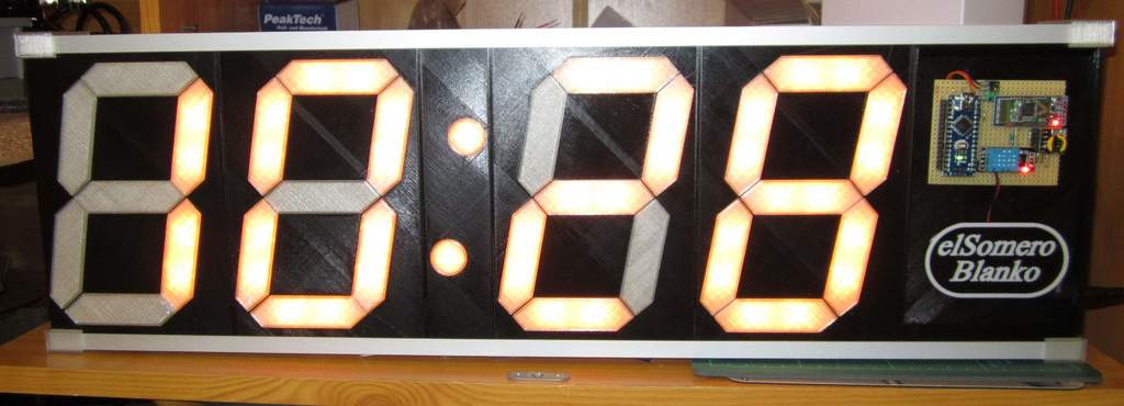 Digital-Uhr (mit Scoreboard / Luftfeuchte und Temperatur)