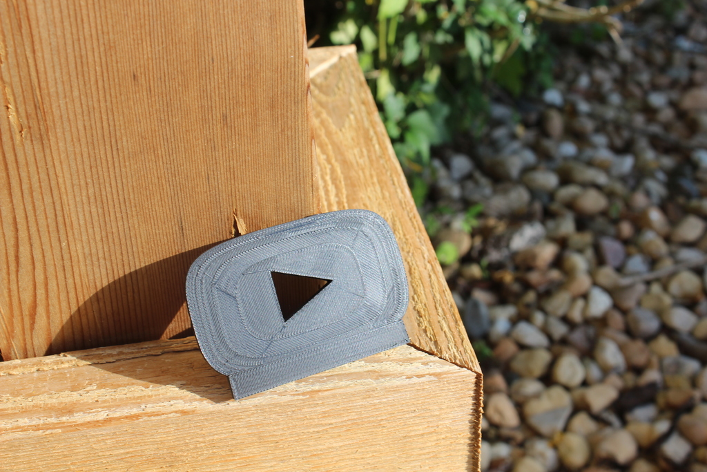 YouTube play button prop